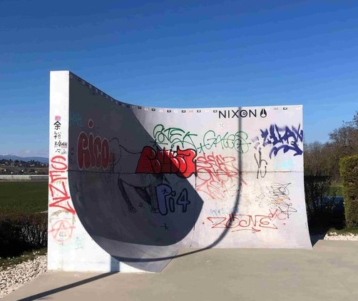 Wall skateboard